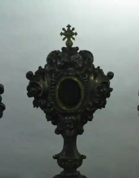 Cross with sun rays on top of a reliquary, Cathedral Museum and The Labyrinth of Porsenna